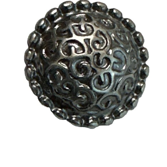 - Vintage raised scallop design beaded border matte silver buttons .75” diameter - Picture 3 of 4